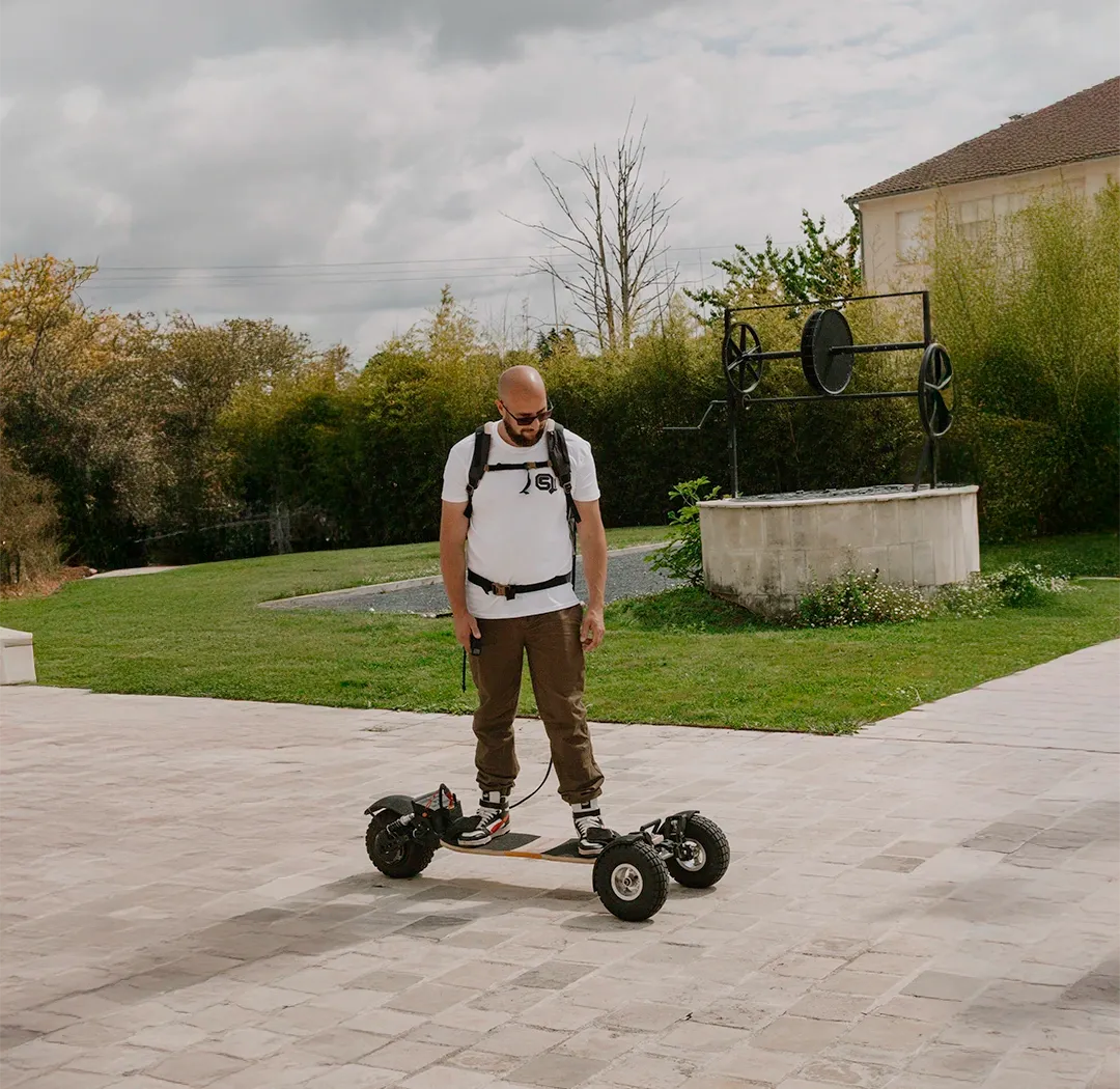 Vincent C drapeur composites 38 ans teste planche électrique 3 roues tout-terrain - témoignage devenu rideur